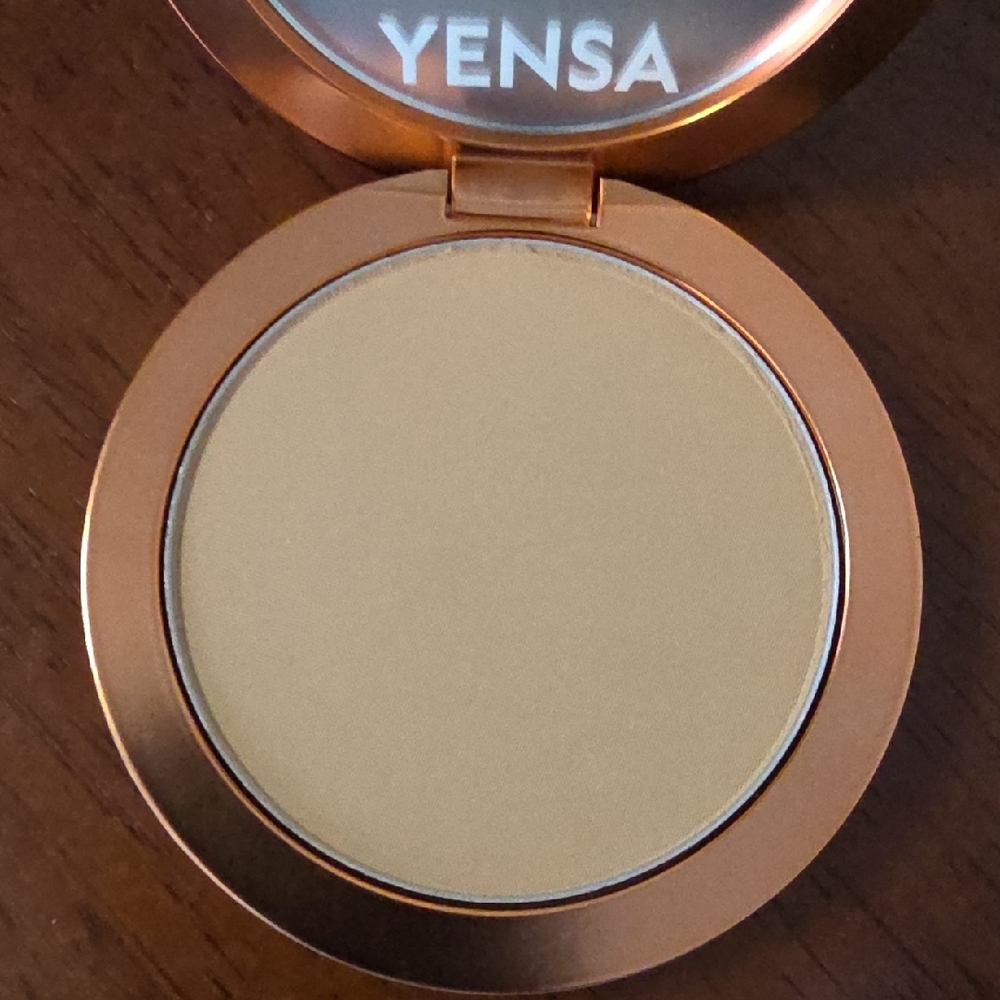Super Serum Silk Powder Foundation - Light Medium - Picture 3 of 4